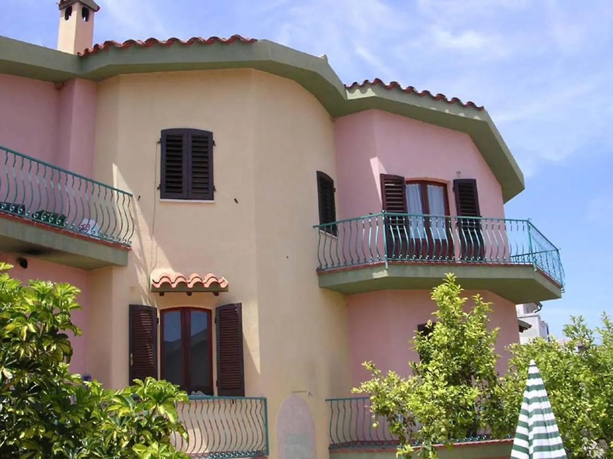 Orosei-Sardegna-Appartamento 5 Posti Letto Con Giardino 0*, Orosei